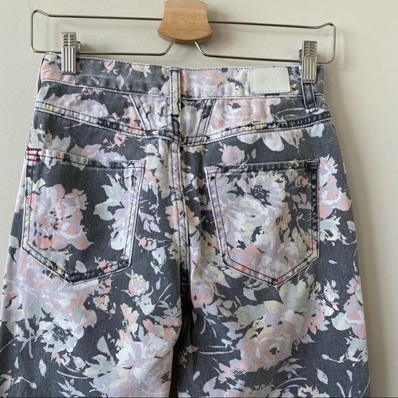 Bdg-Mom Dark Floral High Rise Jeans (Size:24) - Picture 7 of 13
